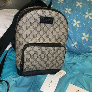 GUCCI SUPREME BEE BAG